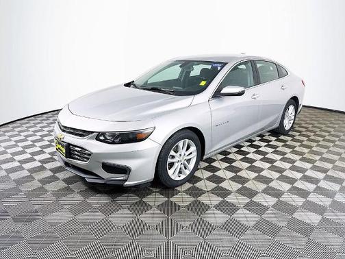 Silver Ice Metallic 2018 Chevrolet Malibu LT W/1LT