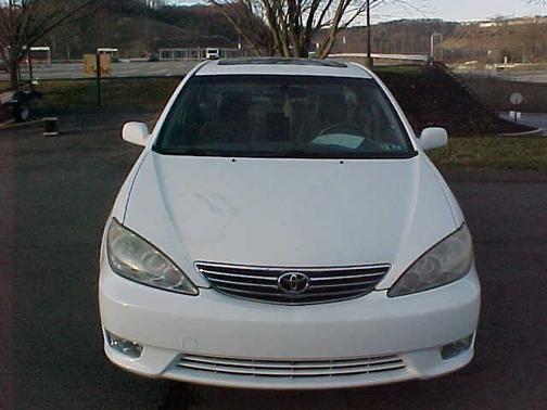 Photo 3 of 23 of 2005 Toyota Camry XLE