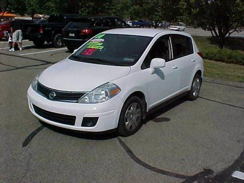 Photo 4 of 12 of 2010 Nissan Versa 1.8 S
