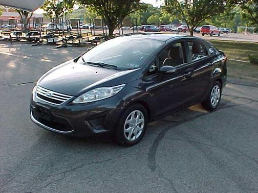Photo 4 of 14 of 2013 Ford Fiesta SE