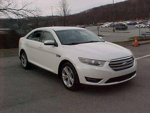 White 2015 Ford Taurus SEL AWD 4dr Sedan