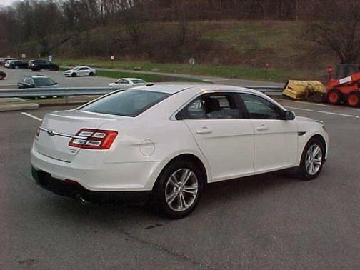 White 2015 Ford Taurus SEL AWD 4dr Sedan