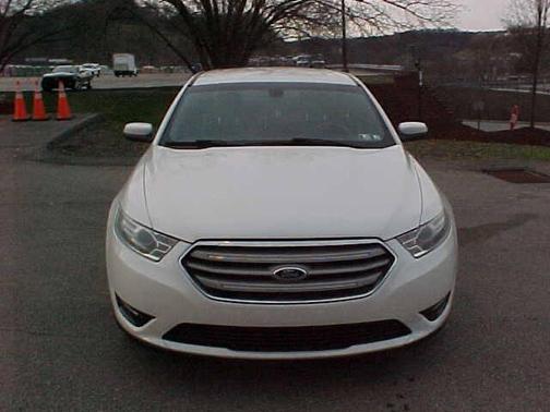 White 2015 Ford Taurus SEL AWD 4dr Sedan
