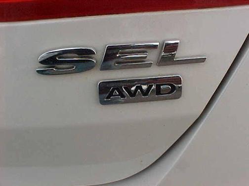 White 2015 Ford Taurus SEL AWD 4dr Sedan