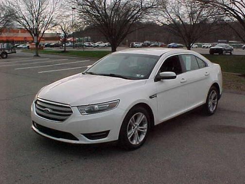 White 2015 Ford Taurus SEL AWD 4dr Sedan