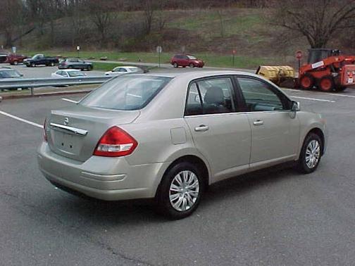 Champagne 2008 Nissan Versa S