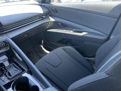 2025 Hyundai ELANTRA HEV SEL