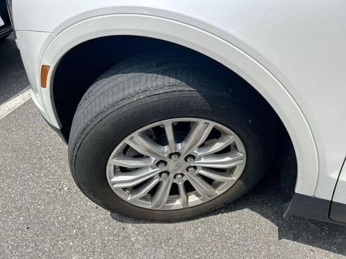 Crystal White Tri-Coat 2019 Cadillac XT5 Base