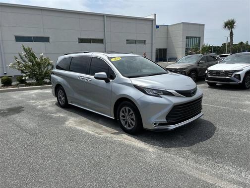 2023 Toyota Sienna XLE