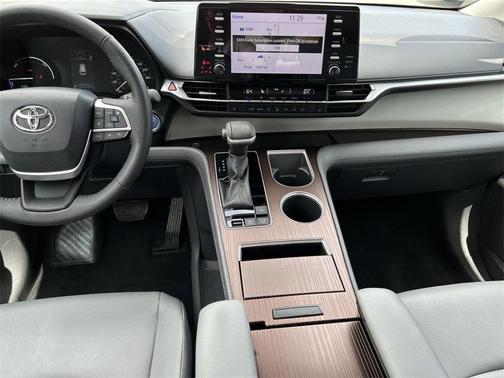2023 Toyota Sienna XLE