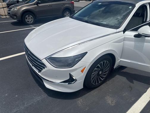 2021 Hyundai SONATA Hybrid Limited