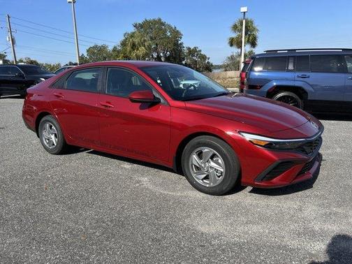 2025 Hyundai ELANTRA SE