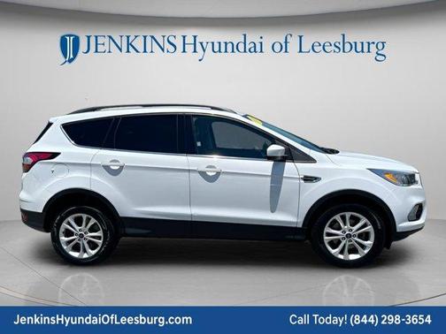 Oxford White 2018 Ford Escape SE