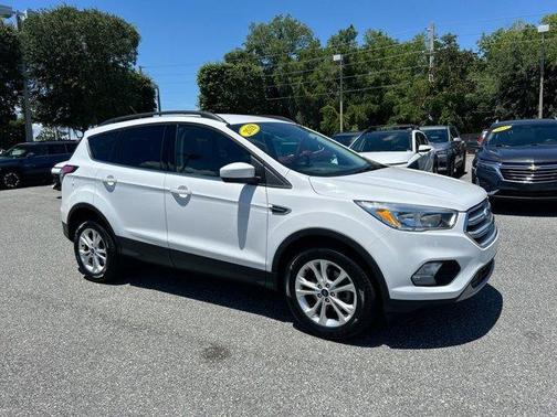 Oxford White 2018 Ford Escape SE