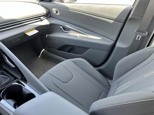 2025 Hyundai ELANTRA HEV SEL Sport