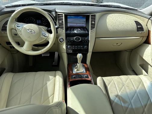 2016 INFINITI QX70 Base