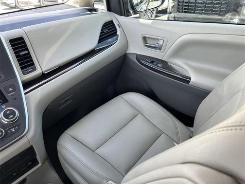 2020 Toyota Sienna XLE Premium