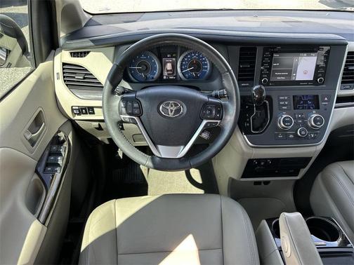 2020 Toyota Sienna XLE Premium