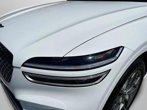 Alta White 2025 Genesis GV70 2.5T