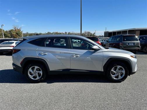 2023 Hyundai TUCSON SE