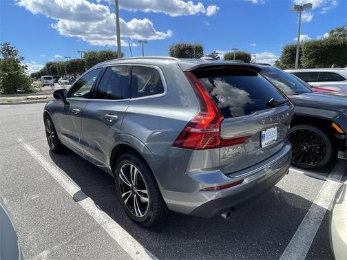 2021 Volvo XC60 T5 Momentum