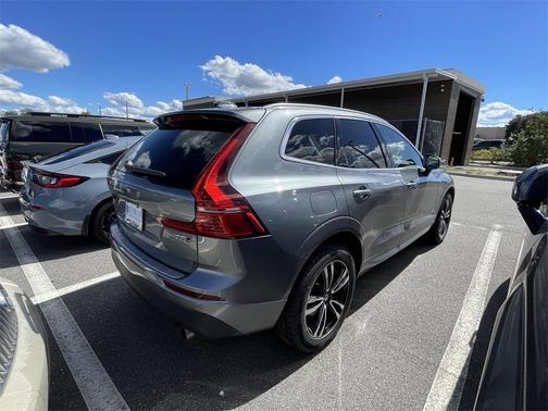 2021 Volvo XC60 T5 Momentum