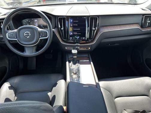 2021 Volvo XC60 T5 Momentum