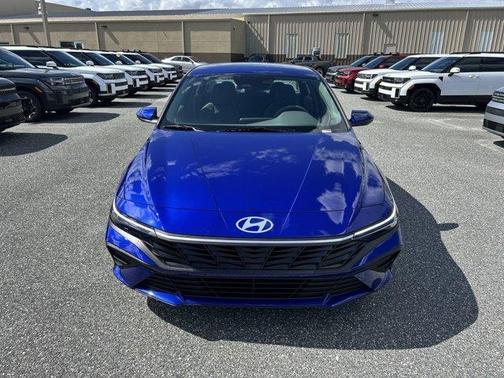 2025 Hyundai ELANTRA SE