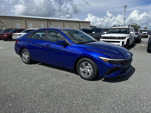 2025 Hyundai ELANTRA SE