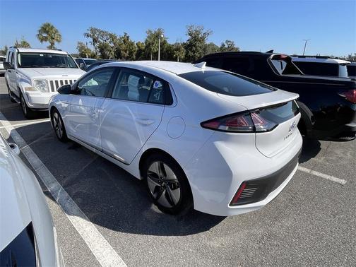 2020 Hyundai IONIQ Hybrid SEL