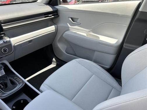 2025 Hyundai KONA SE