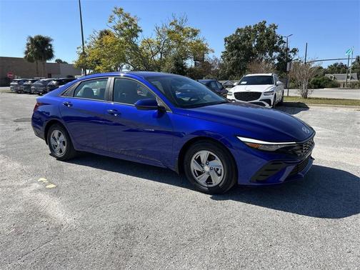 2025 Hyundai ELANTRA SE