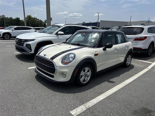 2017 MINI Hardtop Cooper