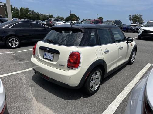 2017 MINI Hardtop Cooper