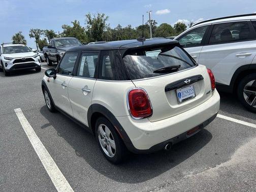 2017 MINI Hardtop Cooper