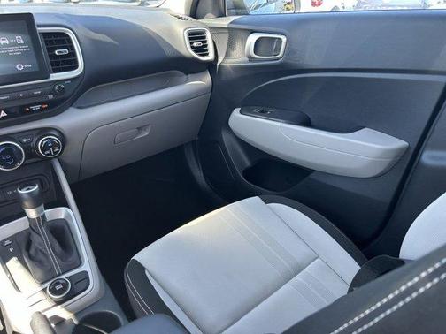 2022 Hyundai VENUE SEL