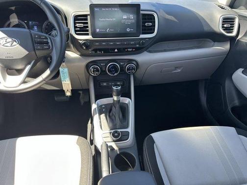 2022 Hyundai VENUE SEL