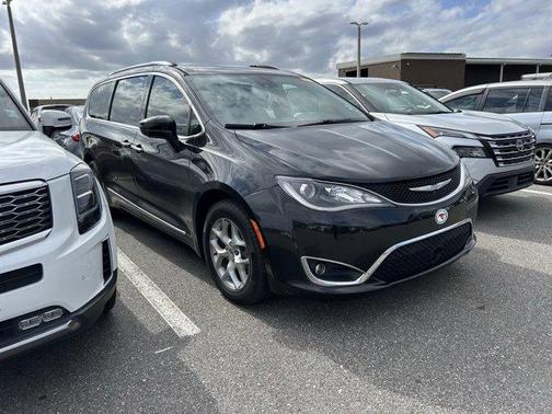 2017 Chrysler Pacifica Touring-L Plus
