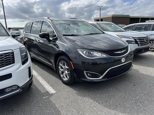 2017 Chrysler Pacifica Touring-L Plus
