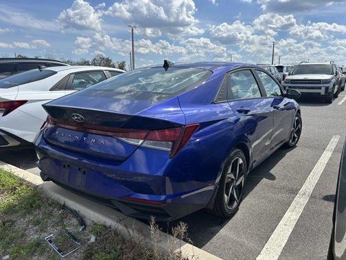 2023 Hyundai ELANTRA SEL