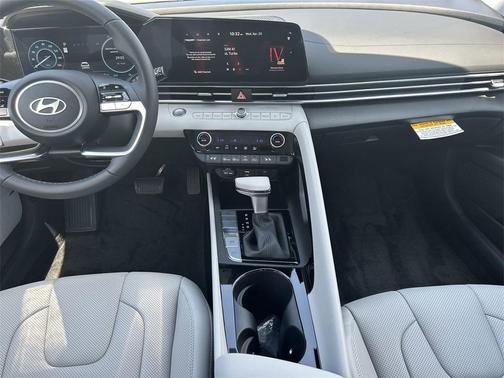 2025 Hyundai ELANTRA HEV Limited