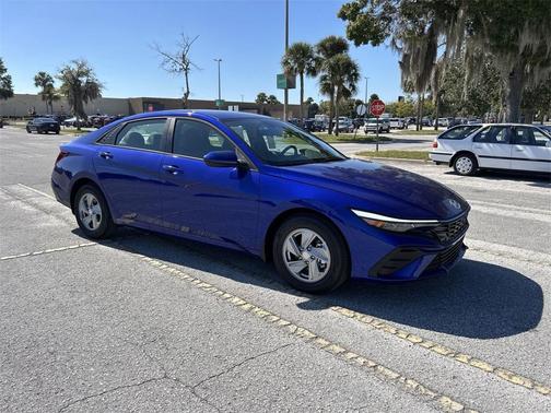 2025 Hyundai ELANTRA SE