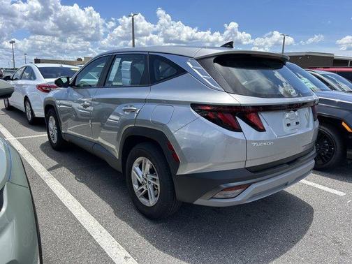 Shimmering Silver 2025 Hyundai TUCSON SE