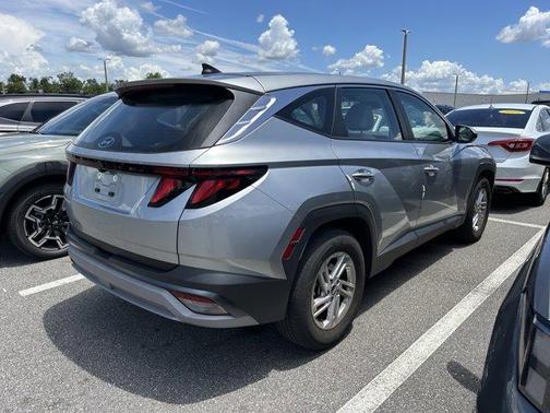 Shimmering Silver 2025 Hyundai TUCSON SE