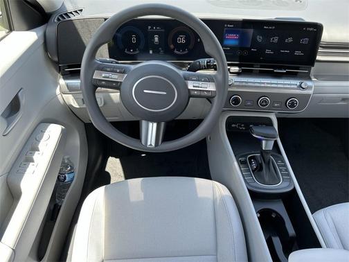 2025 Hyundai KONA SE