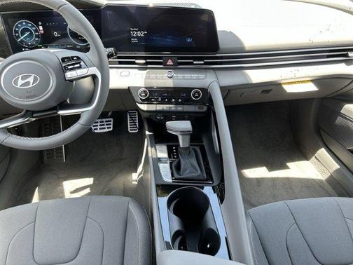 2025 Hyundai ELANTRA HEV SEL Sport