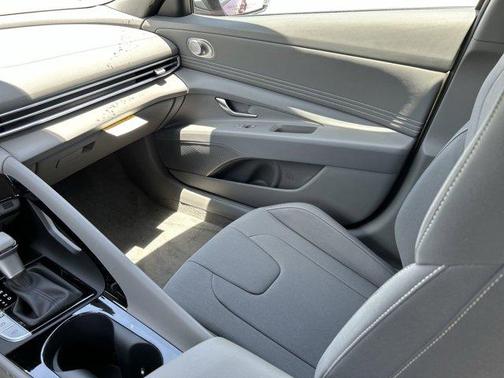 2025 Hyundai ELANTRA HEV SEL Sport