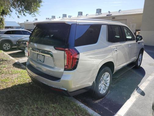 Beige Pearl Metallic 2023 GMC Yukon SLT