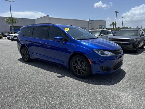 2020 Chrysler Pacifica Touring-L