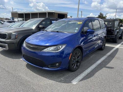 2020 Chrysler Pacifica Touring-L